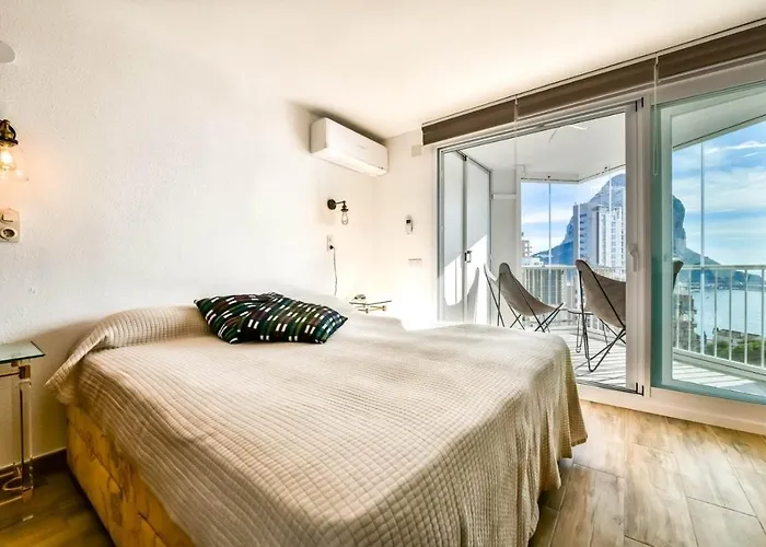 Les Yeux Dans Le Bleu アパート カルプ